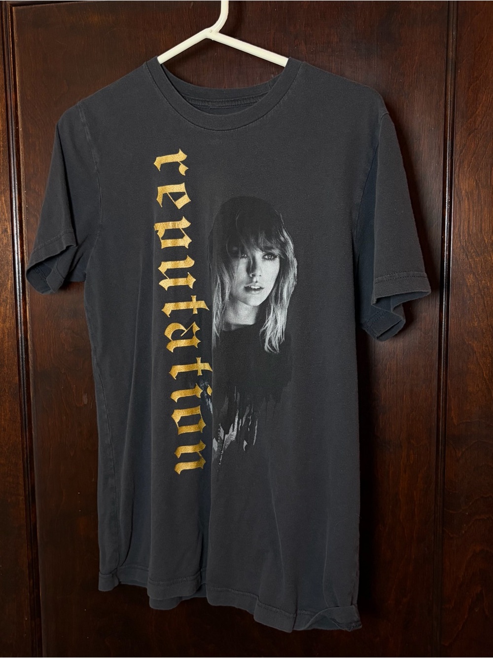 Taylor Swift 2018 Reputation T Shirt Medium? Stadium Tour Gray Concert Tee